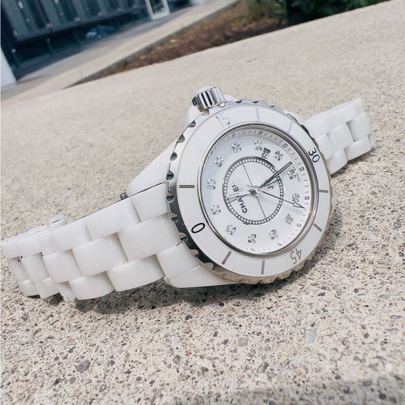 Chanel J12 WATCH CALIBER 12.1, 33 MM - Picture 5 of 7